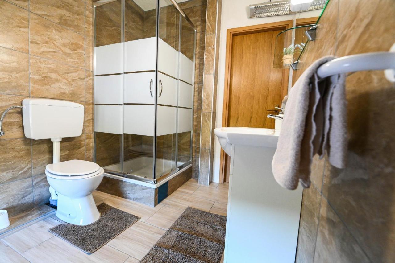 Holiday Home Donji Lepuri Lisicici Extérieur photo