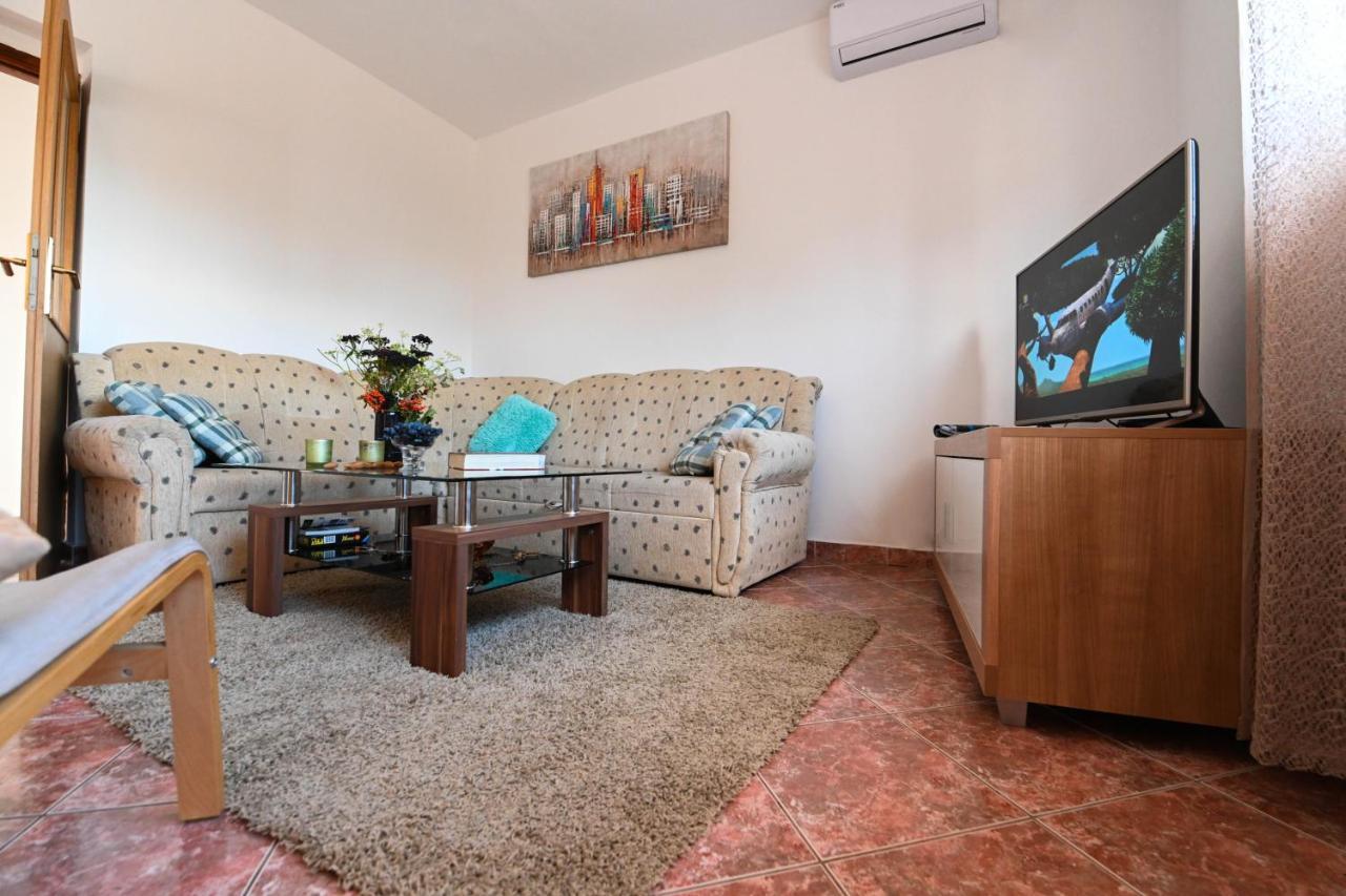 Holiday Home Donji Lepuri Lisicici Extérieur photo